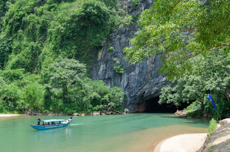 Phong Nha-Vietnam